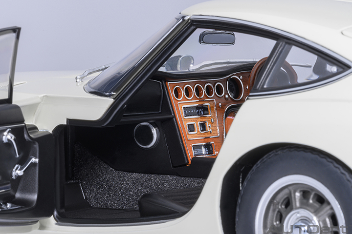 79546 1/18 TOYOTA 2000GT 1967 (WHITE)