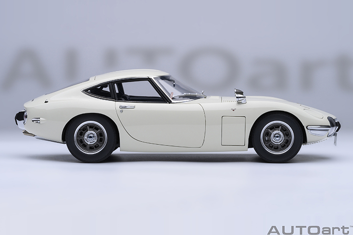 79546 1/18 TOYOTA 2000GT 1967 (WHITE)