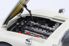 79546 1/18 TOYOTA 2000GT 1967 (WHITE)