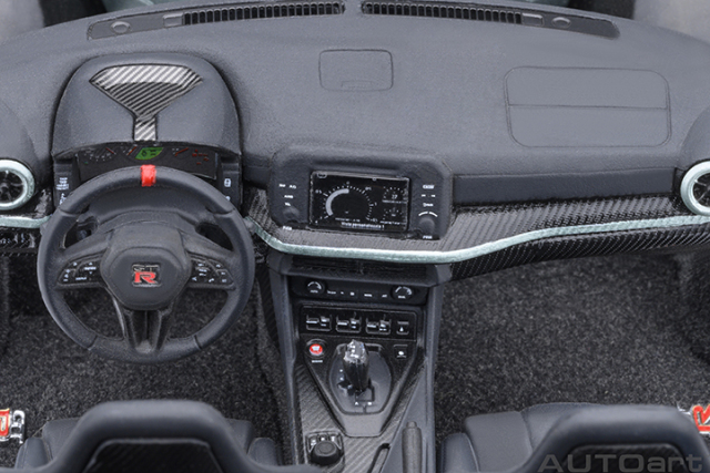 77512 1/18 NISSAN GT-R50 BY ITALDESIGN (METALLIC GREEN/BLACK)