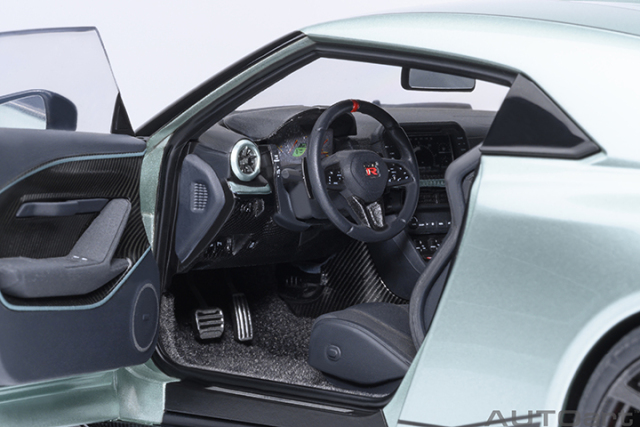 77512 1/18 NISSAN GT-R50 BY ITALDESIGN (METALLIC GREEN/BLACK)