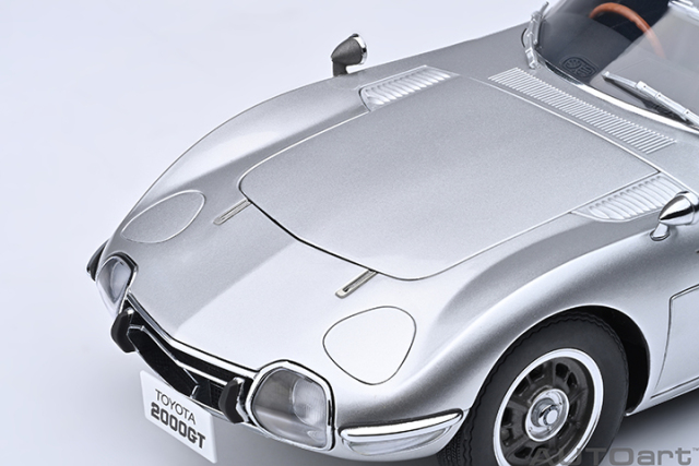 79548 1/18 TOYOTA 2000GT 1967 (SILVER)