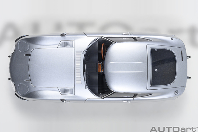 79548 1/18 TOYOTA 2000GT 1967 (SILVER)