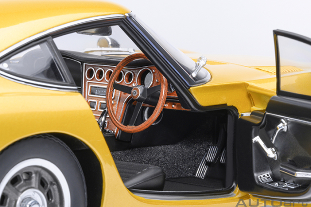 79549 1/18 TOYOTA 2000GT 1967 (GOLD)