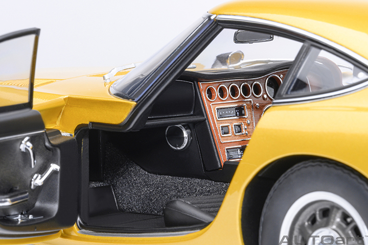 79549 1/18 TOYOTA 2000GT 1967 (GOLD)