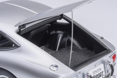 79548 1/18 TOYOTA 2000GT 1967 (SILVER)