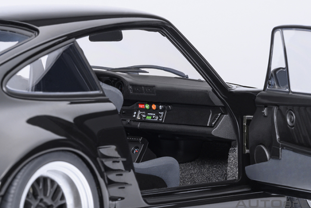 78158 1/18 PORSCHE 911 (930) TURBO WANGAN MIDNIGHT "BLACKBIRD" (COMIC #1 VERSION)