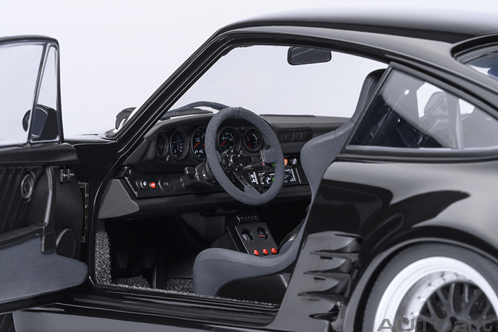 78158 1/18 PORSCHE 911 (930) TURBO WANGAN MIDNIGHT "BLACKBIRD" (COMIC #1 VERSION)