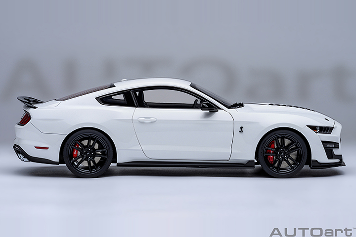 73095 1/18 FORD MUSTANG SHELBY GT500 (OXFORD WHITE)