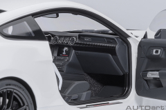 73095 1/18 FORD MUSTANG SHELBY GT500 (OXFORD WHITE)