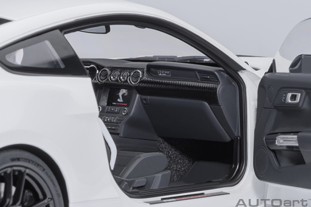 73095 1/18 FORD MUSTANG SHELBY GT500 (OXFORD WHITE)