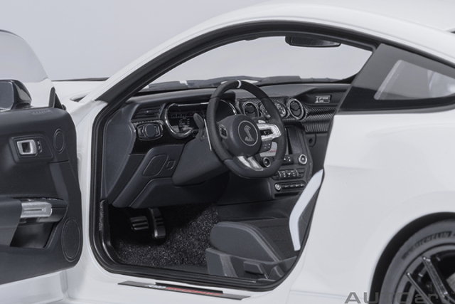 73095 1/18 FORD MUSTANG SHELBY GT500 (OXFORD WHITE)