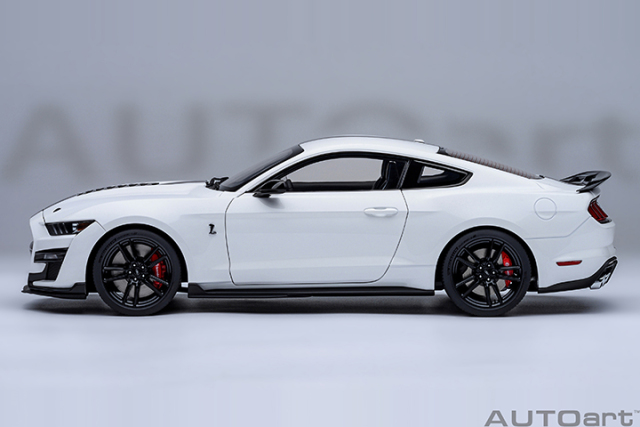 73095 1/18 FORD MUSTANG SHELBY GT500 (OXFORD WHITE)