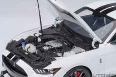 73095 1/18 FORD MUSTANG SHELBY GT500 (OXFORD WHITE)