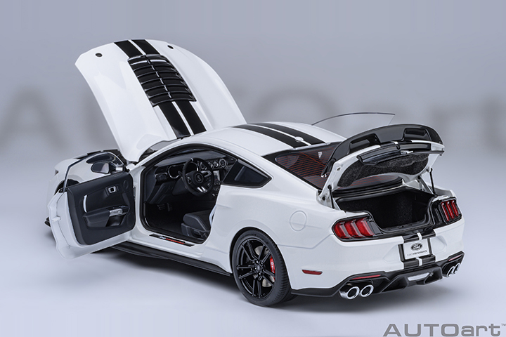 73095 1/18 FORD MUSTANG SHELBY GT500 (OXFORD WHITE)