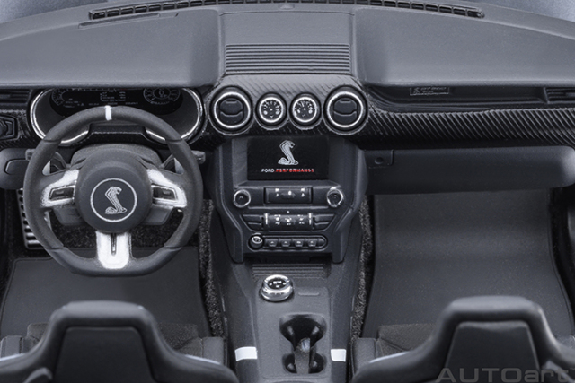 73096 1/18 FORD MUSTANG SHELBY GT500 (ICONIC SILVER)