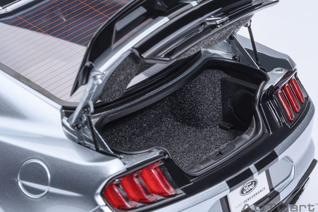 73096 1/18 FORD MUSTANG SHELBY GT500 (ICONIC SILVER)