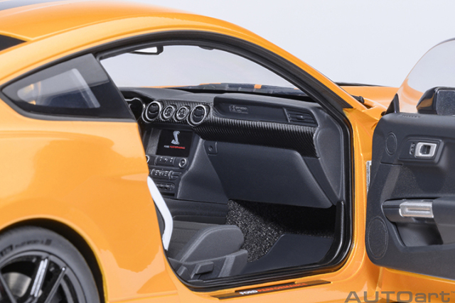 73099 1/18 FORD MUSTANG SHELBY GT500 (CYBER ORANGE)