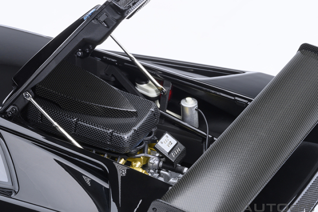 79137 1/18 LAMBORGHINI DIABLO GT-R (DEEP BLACK)