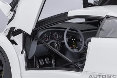 79136 1/18 LAMBORGHINI DIABLO GT-R (IMPACT WHITE)