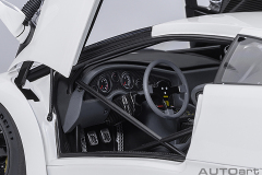79136 1/18 LAMBORGHINI DIABLO GT-R (IMPACT WHITE)