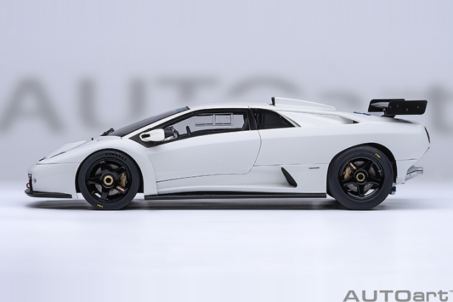 79136 1/18 LAMBORGHINI DIABLO GT-R (IMPACT WHITE)
