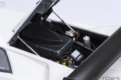 79136 1/18 LAMBORGHINI DIABLO GT-R (IMPACT WHITE)