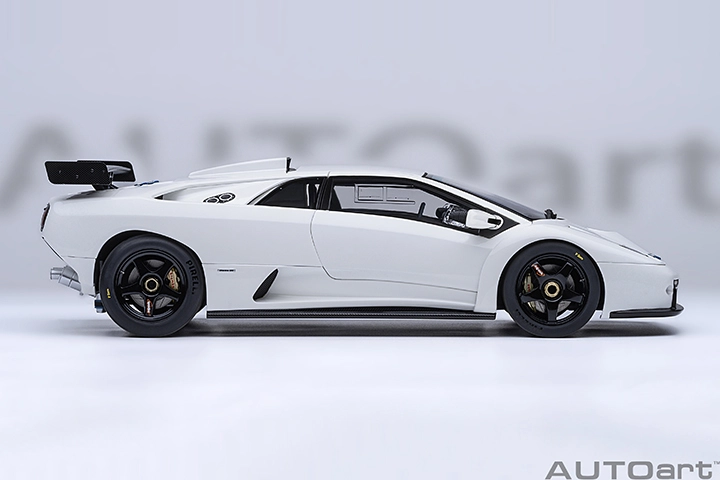 79136 1/18 LAMBORGHINI DIABLO GT-R (IMPACT WHITE)