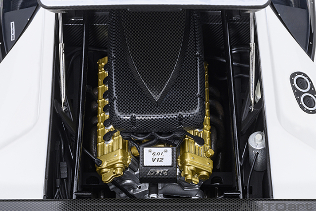 79136 1/18 LAMBORGHINI DIABLO GT-R (IMPACT WHITE)