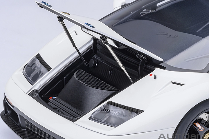 79136 1/18 LAMBORGHINI DIABLO GT-R (IMPACT WHITE)