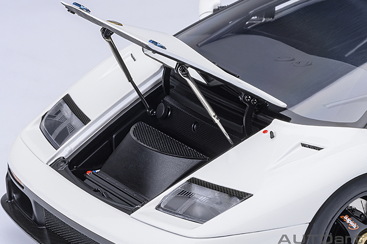 79136 1/18 LAMBORGHINI DIABLO GT-R (IMPACT WHITE)