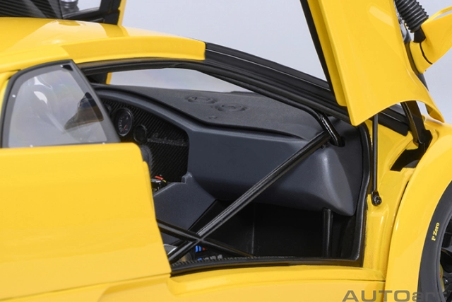 79138 1/18 LAMBORGHINI DIABLO GT-R (SUPERFLY YELLOW)