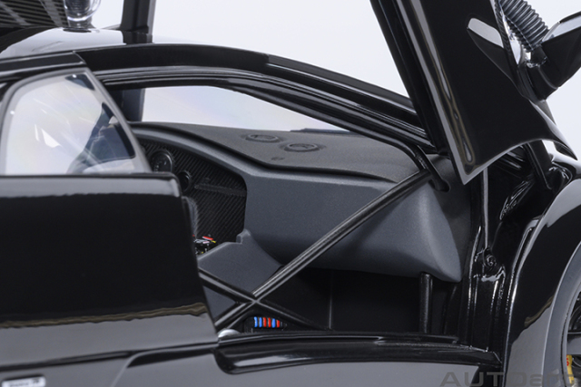 79137 1/18 LAMBORGHINI DIABLO GT-R (DEEP BLACK)