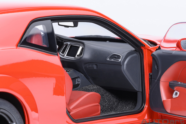 71764 1/18 DODGE CHALLENGER SRT JAILBREAK 2022 (TORRED)