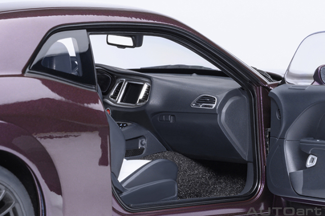 71762 1/18 DODGE CHALLENGER SRT JAILBREAK 2022 (HELLRAISIN/PURPLE)