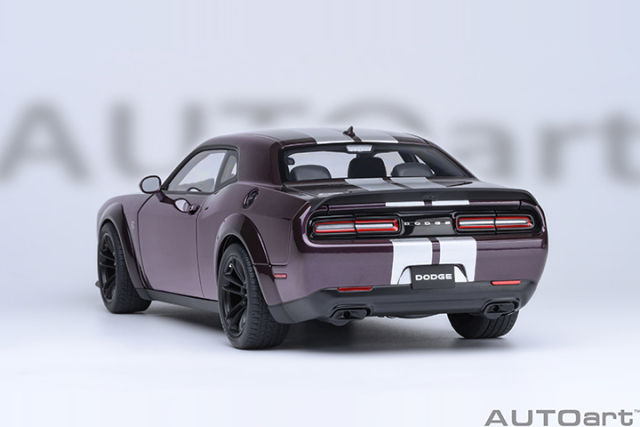 71762 1/18 DODGE CHALLENGER SRT JAILBREAK 2022 (HELLRAISIN/PURPLE)