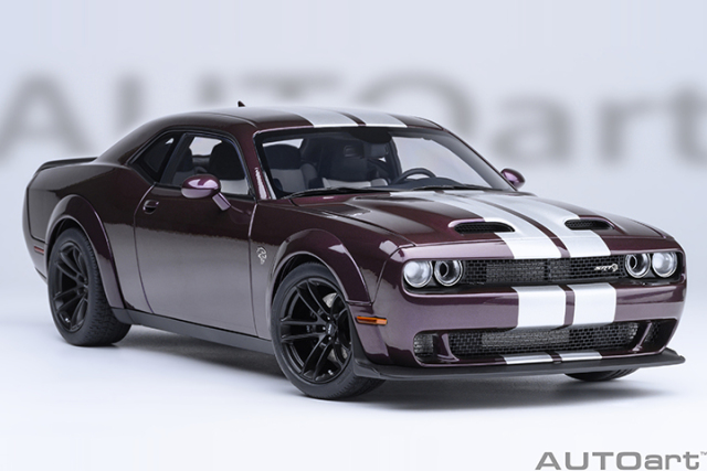 71762 1/18 DODGE CHALLENGER SRT JAILBREAK 2022 (HELLRAISIN/PURPLE)