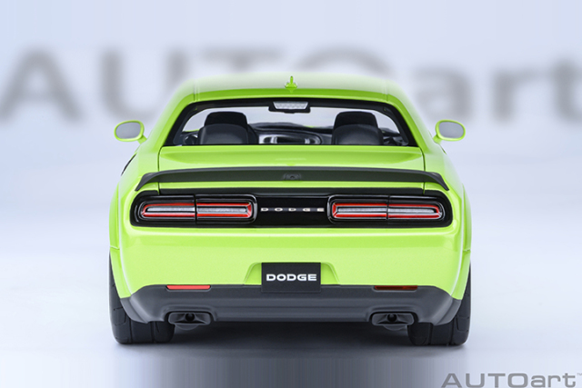71769 1/18 DODGE CHALLENGER SRT SUPER STOCK 2023 (SUBLIME/GREEN)