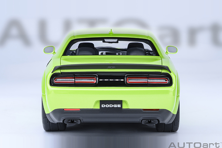 71769 1/18 DODGE CHALLENGER SRT SUPER STOCK 2023 (SUBLIME/GREEN)
