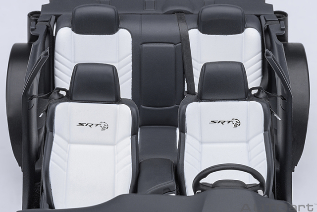 71761 1/18 DODGE CHALLENGER SRT JAILBREAK 2022 (F8 GREEN)