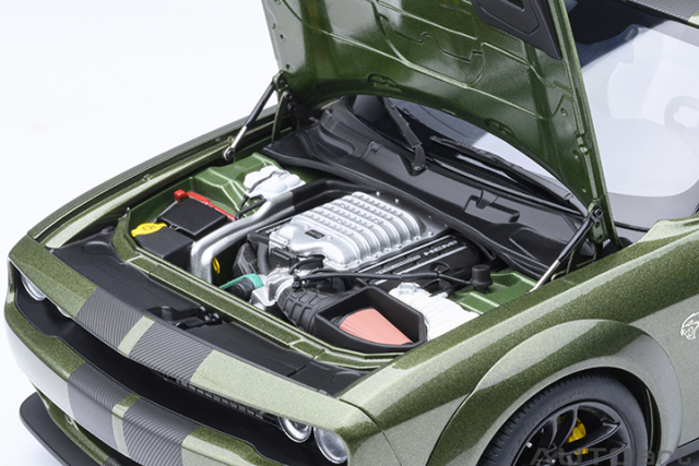 71761 1/18 DODGE CHALLENGER SRT JAILBREAK 2022 (F8 GREEN)