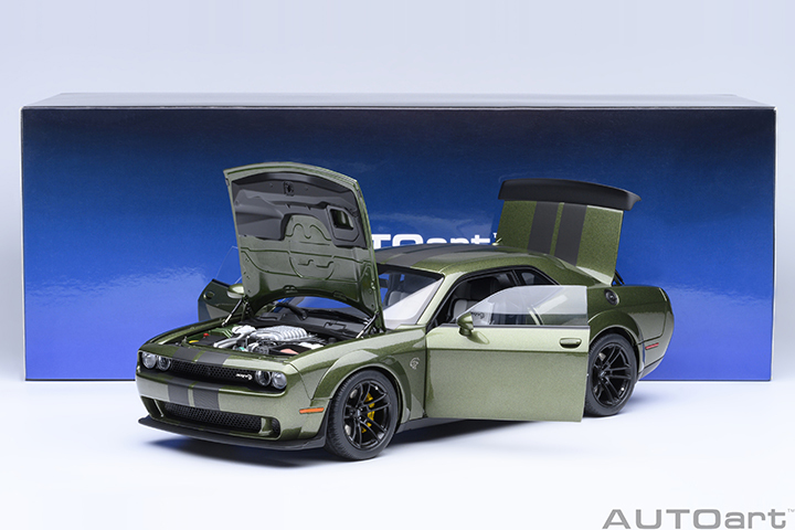 71761 1/18 DODGE CHALLENGER SRT JAILBREAK 2022 (F8 GREEN)