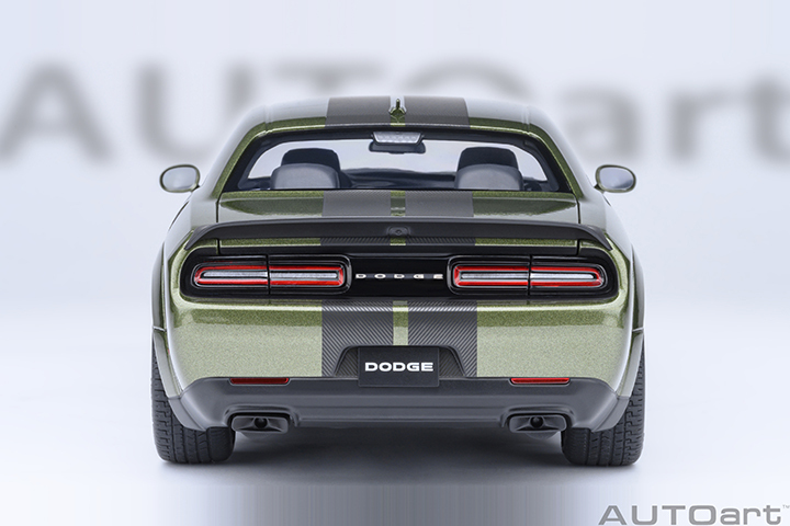 71761 1/18 DODGE CHALLENGER SRT JAILBREAK 2022 (F8 GREEN)