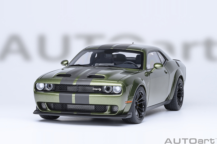 71761 1/18 DODGE CHALLENGER SRT JAILBREAK 2022 (F8 GREEN)