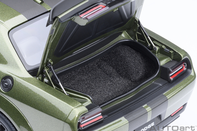71761 1/18 DODGE CHALLENGER SRT JAILBREAK 2022 (F8 GREEN)