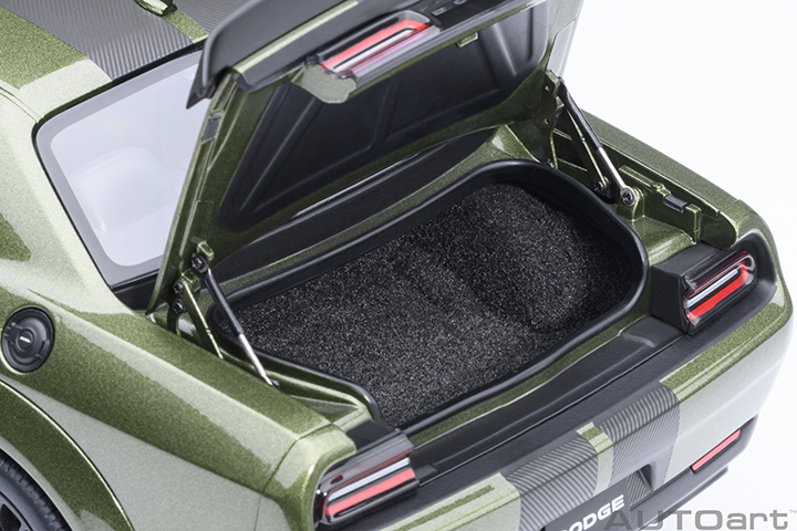 71761 1/18 DODGE CHALLENGER SRT JAILBREAK 2022 (F8 GREEN)