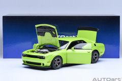 71769 1/18 DODGE CHALLENGER SRT SUPER STOCK 2023 (SUBLIME/GREEN)