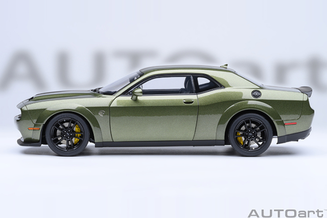 71761 1/18 DODGE CHALLENGER SRT JAILBREAK 2022 (F8 GREEN)