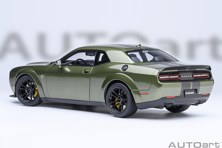 71761 1/18 DODGE CHALLENGER SRT JAILBREAK 2022 (F8 GREEN)