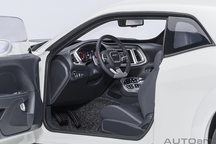 71766 1/18 DODGE CHALLENGER SRT SUPER STOCK 2023 (KNUCKLE WHITE)